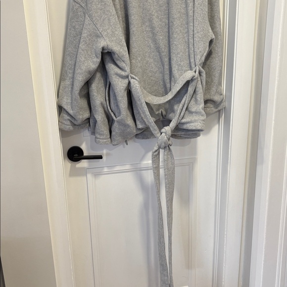 SKIMS Light Gray fleece wrap robe - Picture 10 of 10